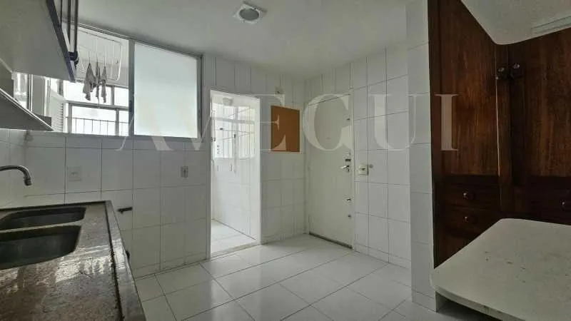 Вид на воду та 4 спальні: квартира 258 м² — photo 24