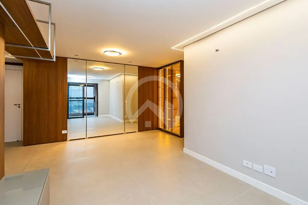 2-bedroom apartment with open-plan kitchen and parking — photo 3