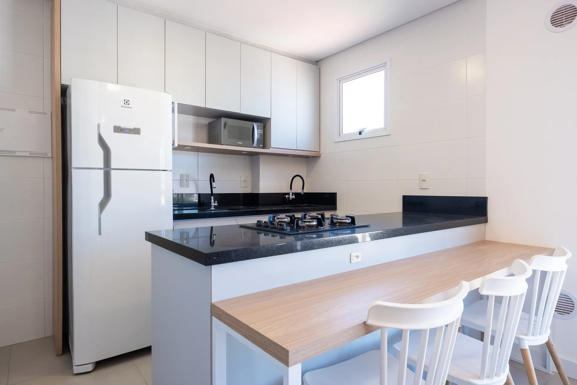 Furnished studio, 35 m², with floor-to-ceiling windows — photo 11