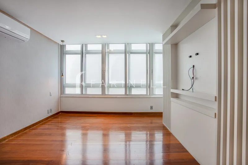 Floor-to-ceiling windows in a 3-bedroom apartment, 465 m² — photo 22