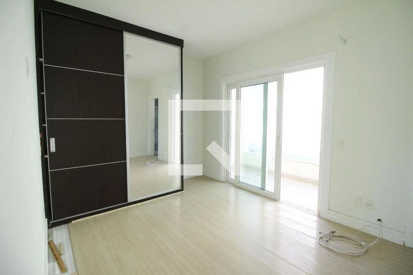 House with 4 en-suite bedrooms and 597 m², 4 parking — photo 10