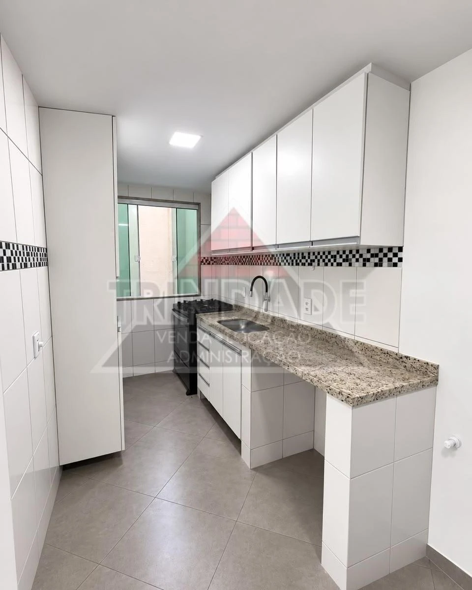 Apartamento de 2 quartos com cozinha fechada a gás