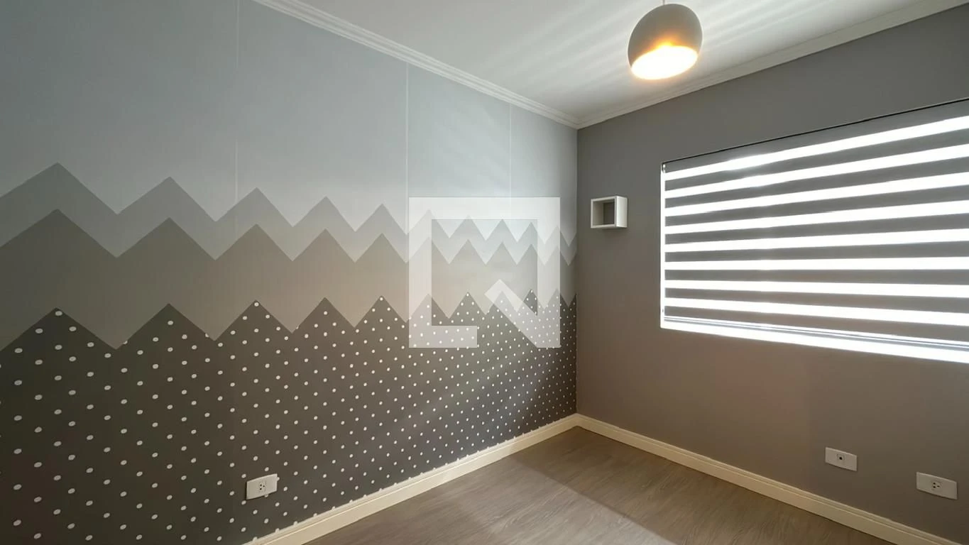 3-bedroom house with a glass-enclosed balcony in Curitiba — photo 9