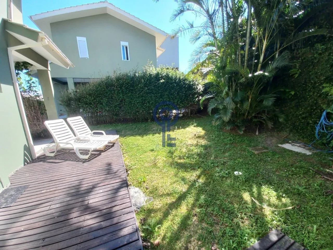 Furnished house with 3 bedrooms and private garden