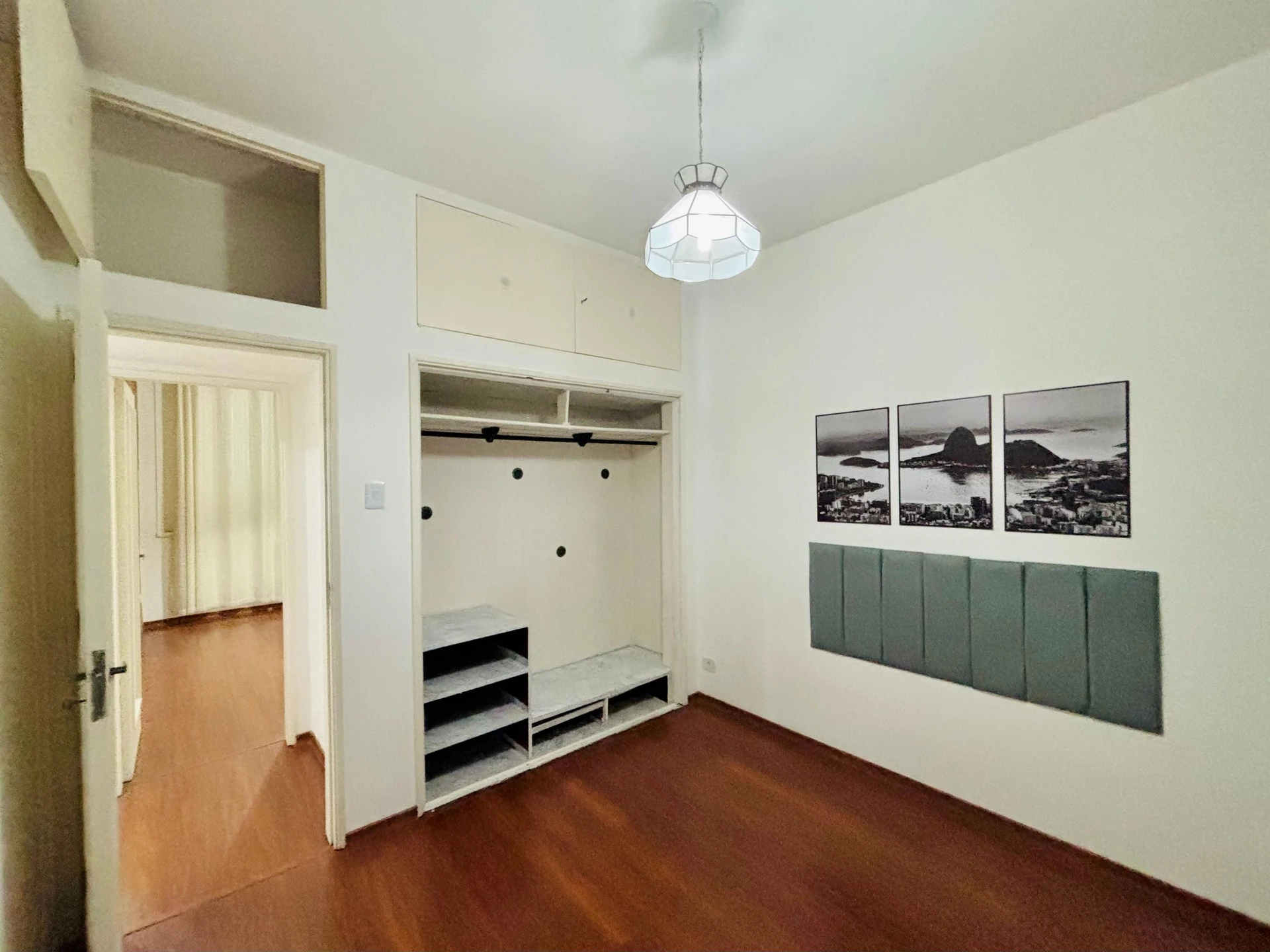 Wood or laminate floors in a 3-bedroom apartment, 110 m² — photo 10