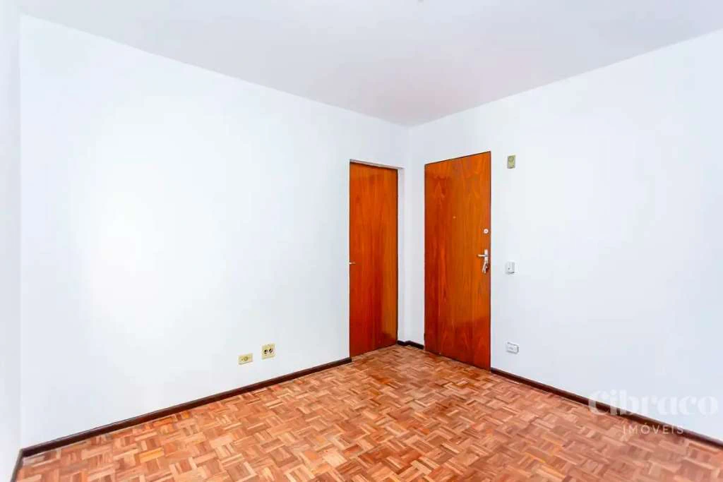 1-bedroom apartment with wood floors — photo 3
