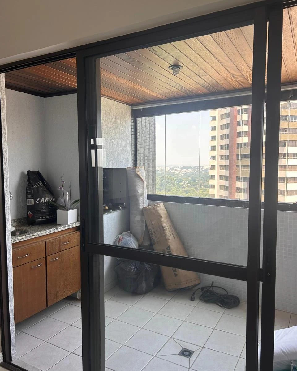 3-bedroom apartment with a home office in Curitiba — photo 20