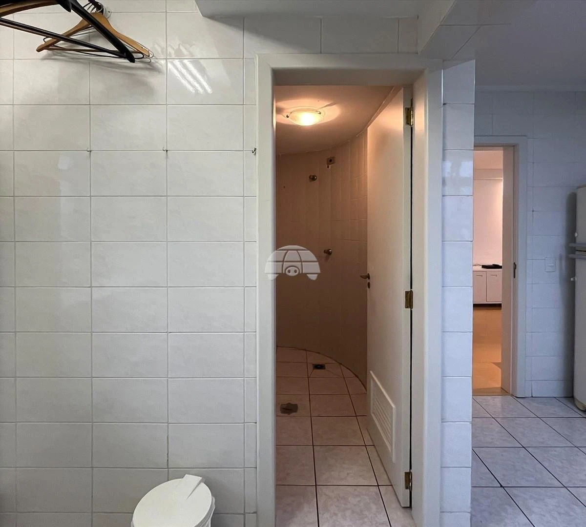 3-bedroom apartment with a bathtub in Curitiba — photo 19