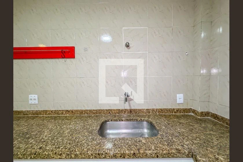 Apartamento de 2 quartos com piso de madeira ou laminado — photo 14
