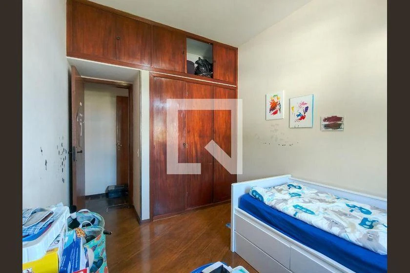Glass-enclosed balcony in a 3-bedroom apartment, 107 m² — photo 25