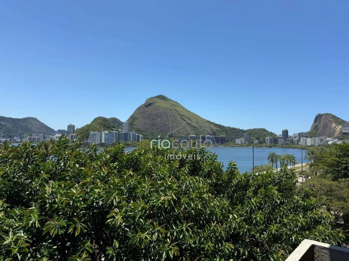 Unfurnished rental apartment with 2 bedrooms and 3 baths — photo 12