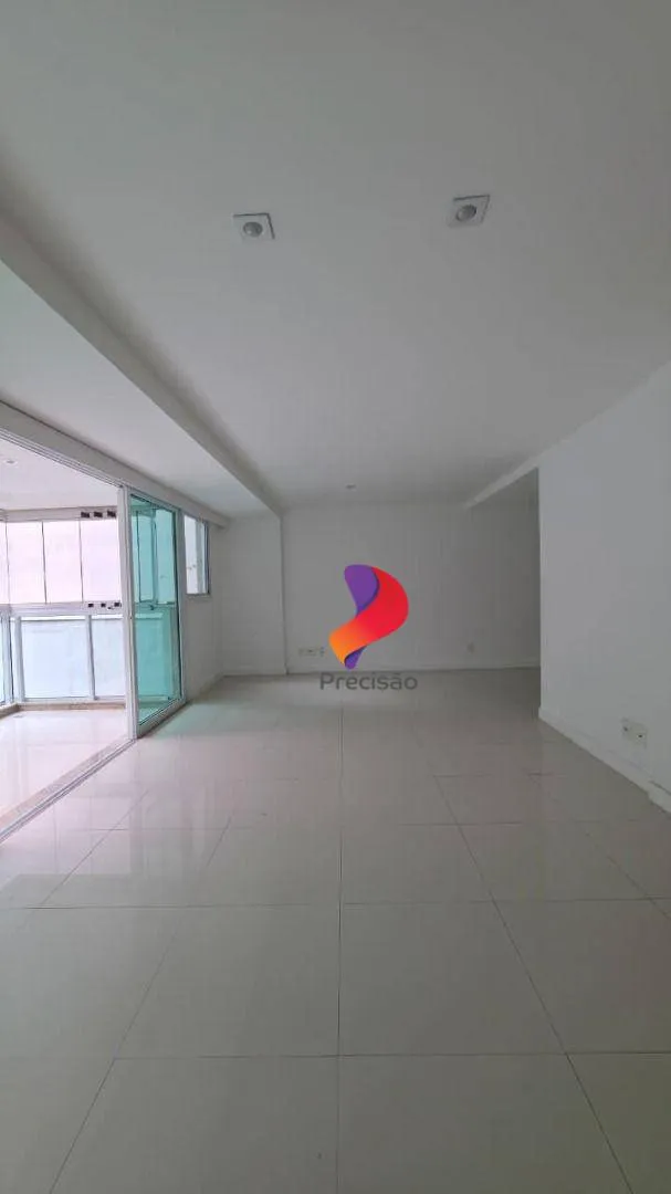 Apartment with enclosed balcony and 4 bedrooms — photo 3