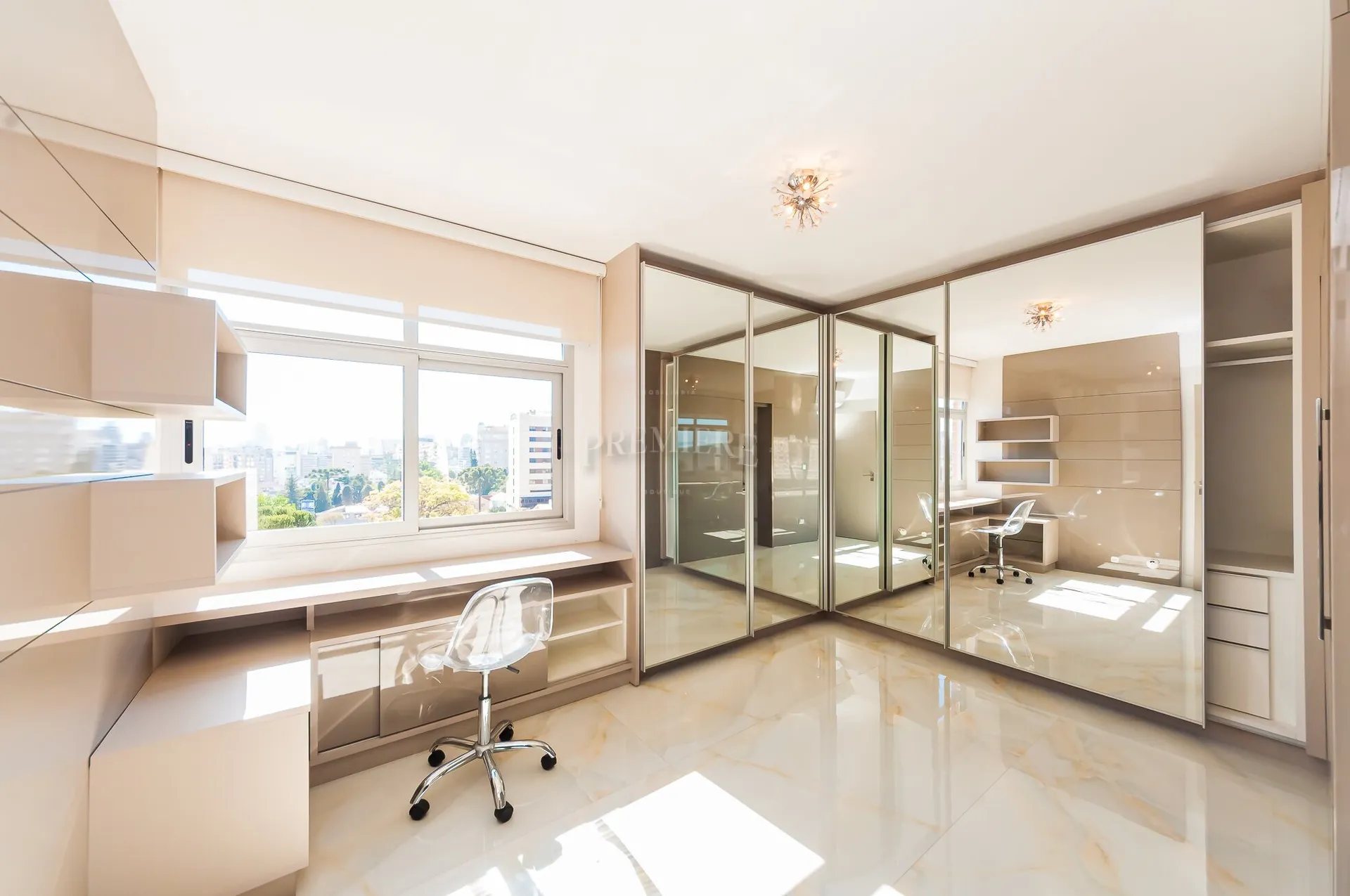 Furnished 2-bedroom apartment with 3 bathrooms — photo 29