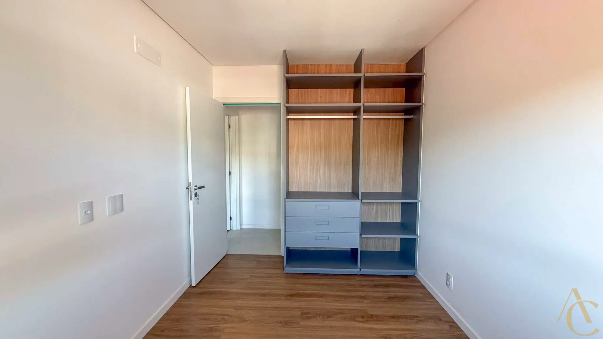 Glass-enclosed balcony in a 2-bedroom apartment, 69 m² — photo 26
