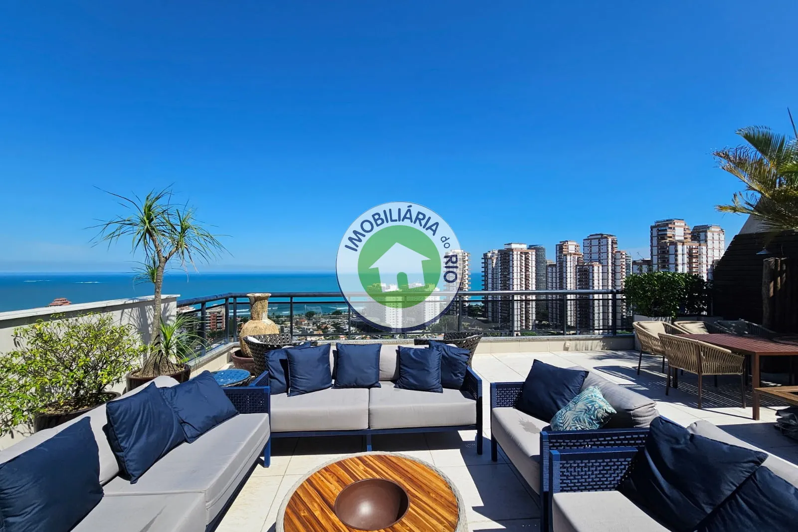 Apartment with 3 bedrooms, 4 bathrooms and a separate kitchen