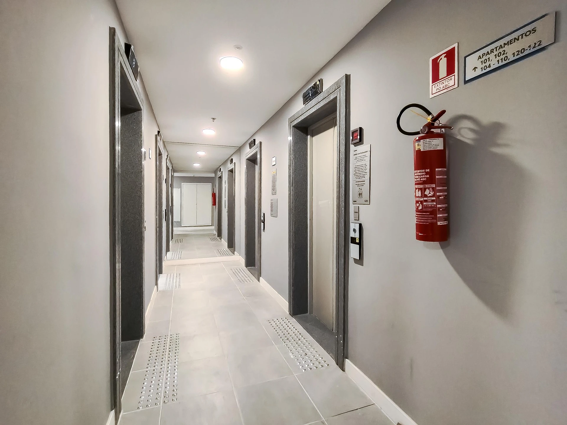 Apartment, 38 m², with a glass-enclosed balcony — photo 3