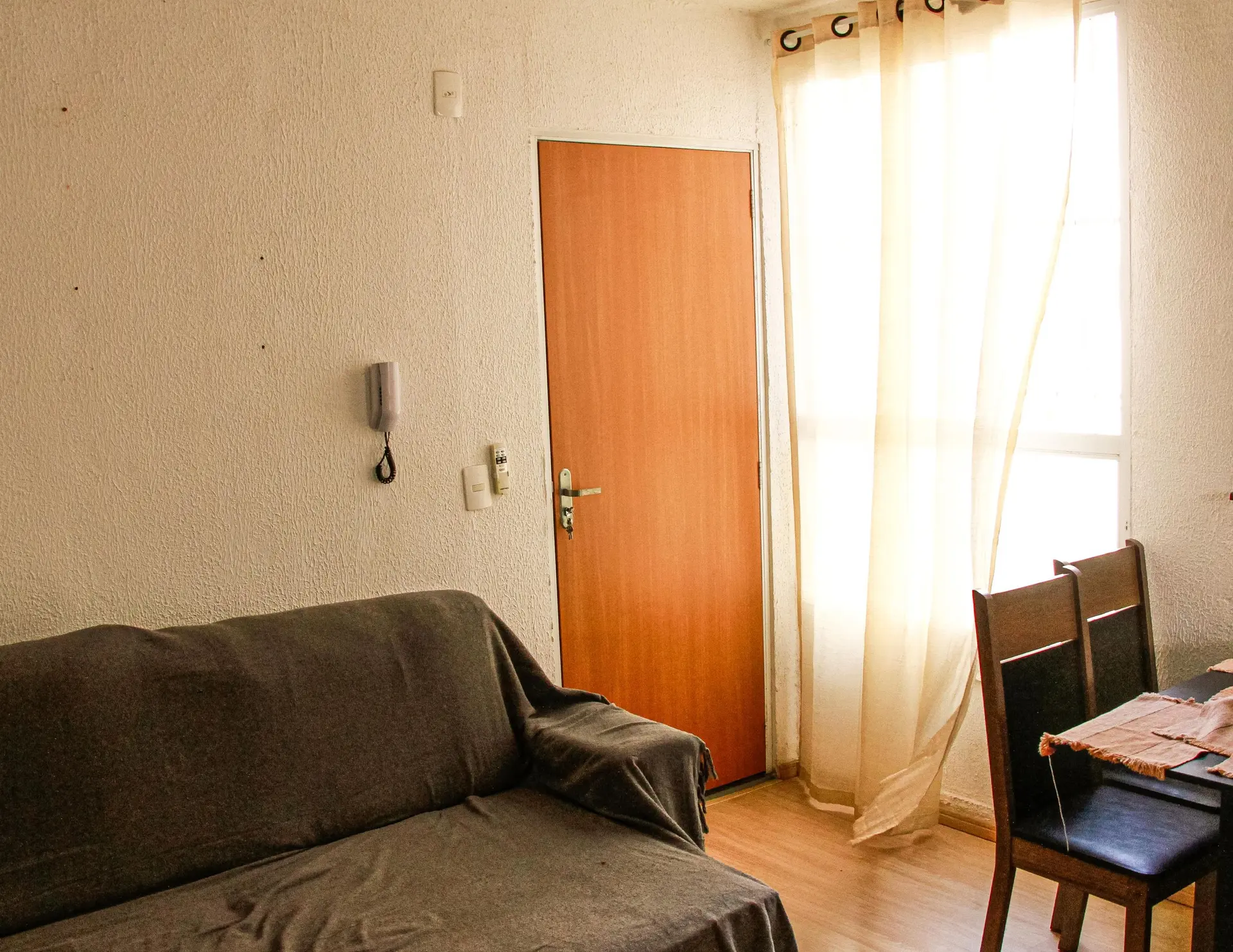 Furnished 2-bedroom apartment with open-plan kitchen — photo 6