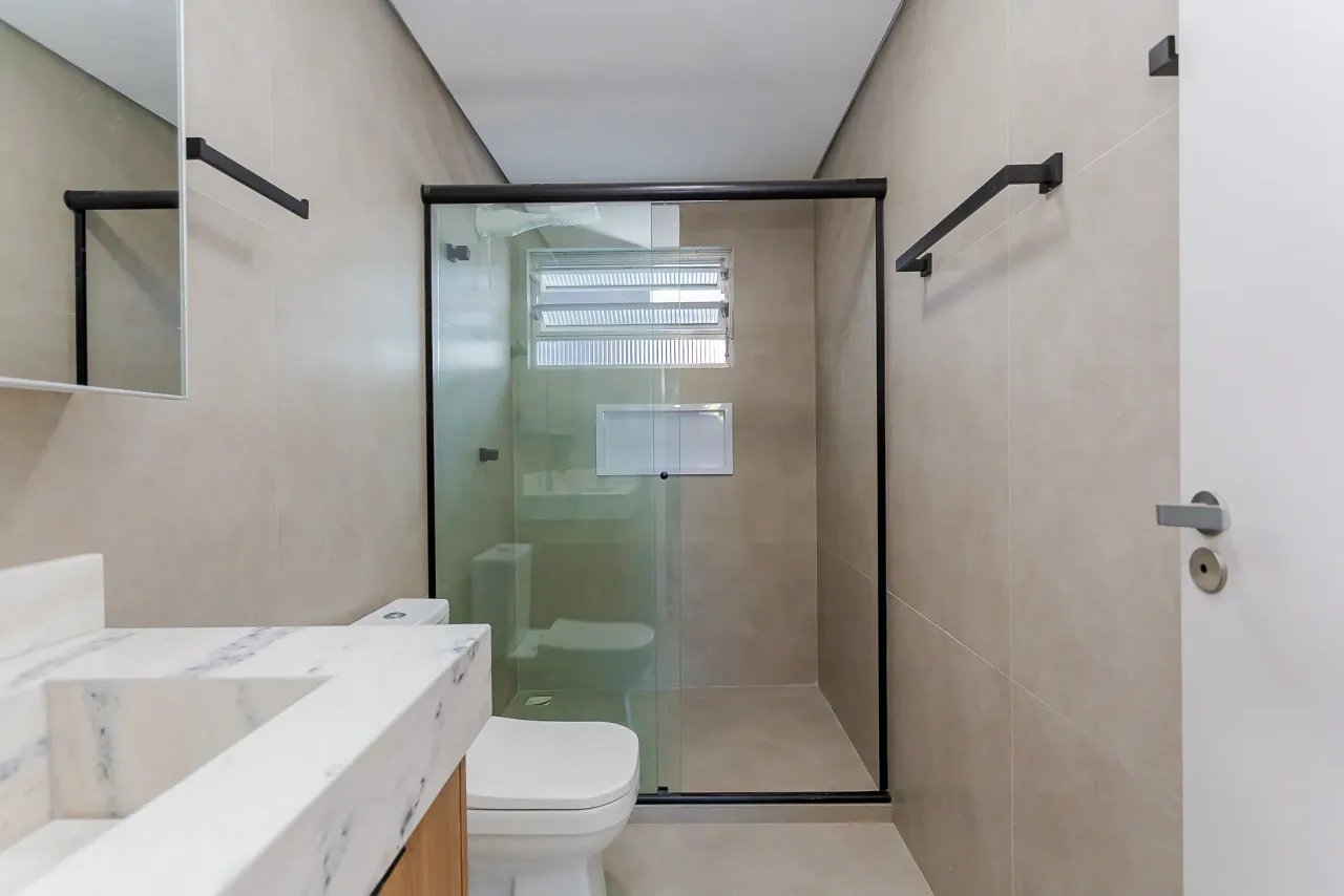 Furnished studio with glass shower and 1 parking spot — photo 15