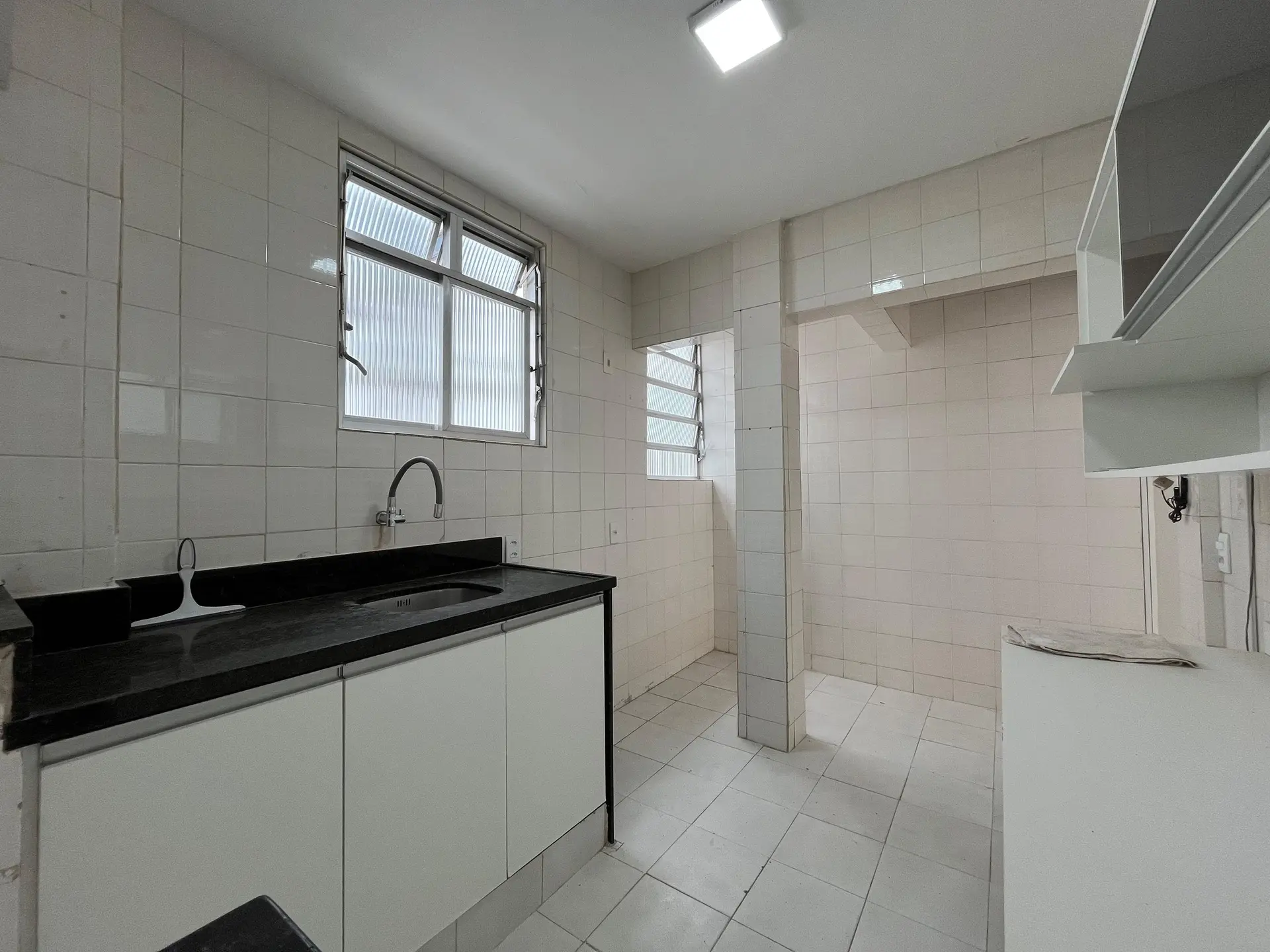 Bathtub in a 2-bedroom apartment, 170 m² — photo 19