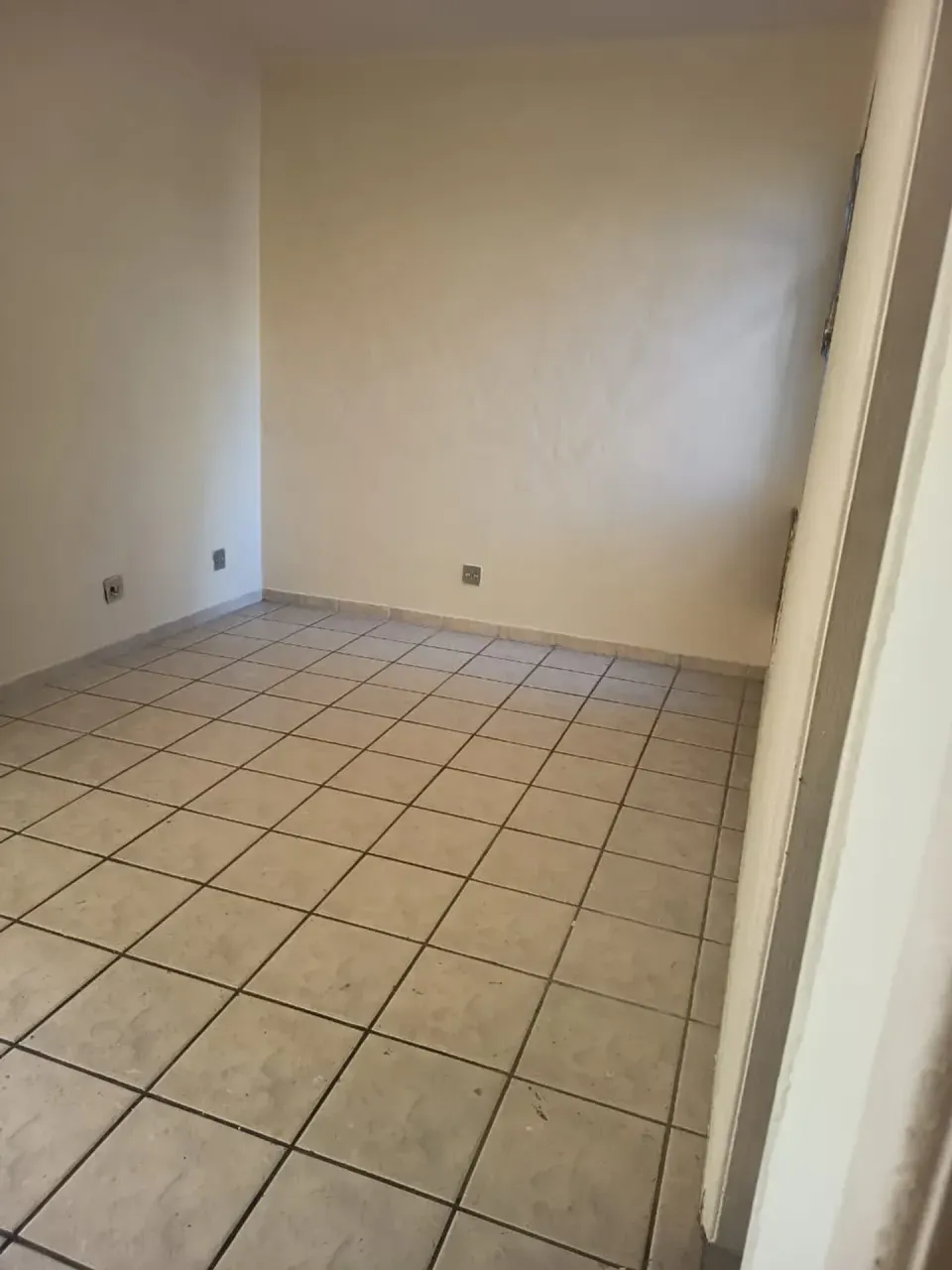 1-bedroom 1-bath apartment with no parking — photo 10