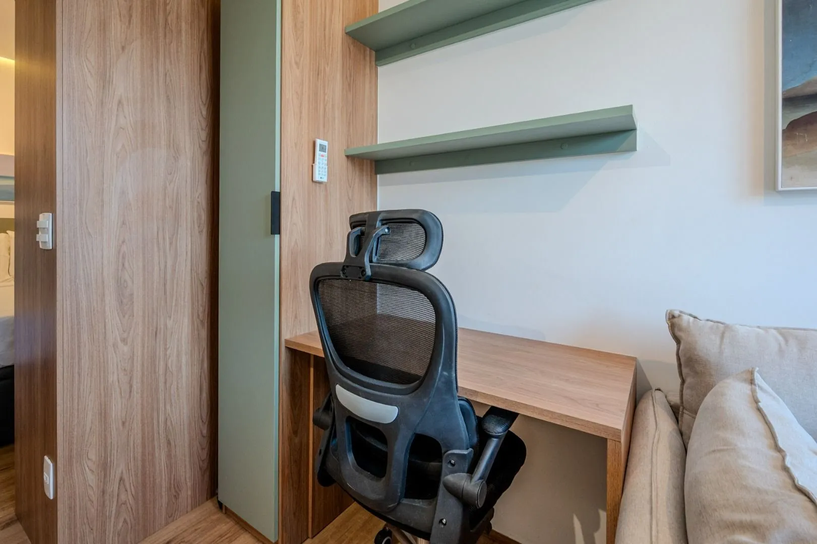 Furnished 30 m² apartment with glass balcony — photo 7