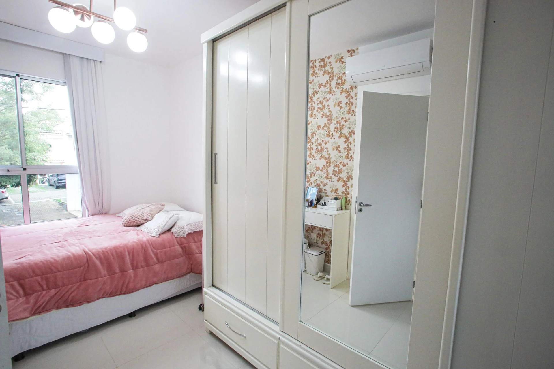 Casa mobiliada com 4 quartos e 4 banheiros no condomínio — photo 30