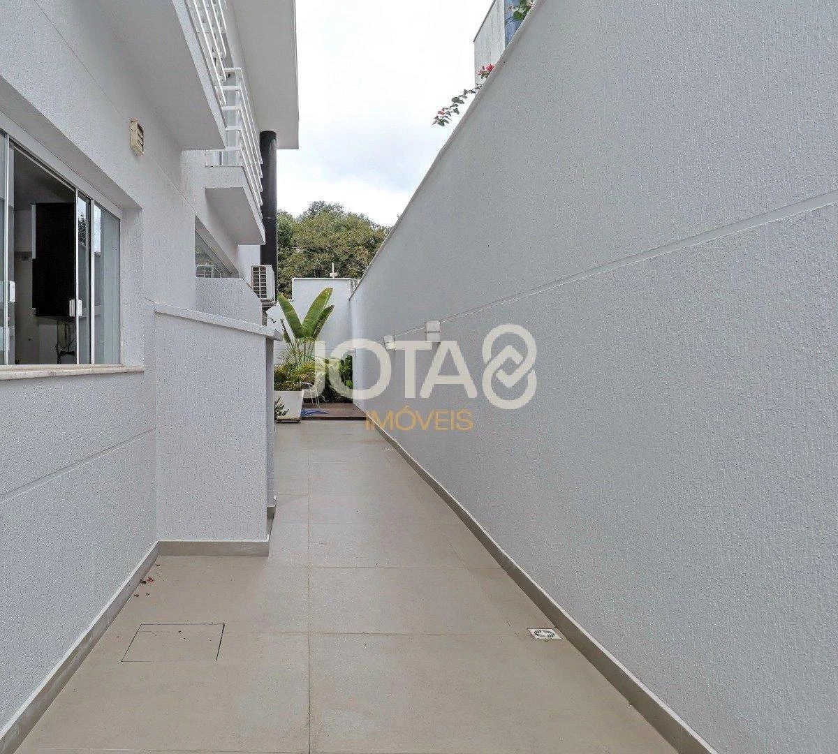 House with 3 en-suites, 400 m², plus a home office desk — photo 26
