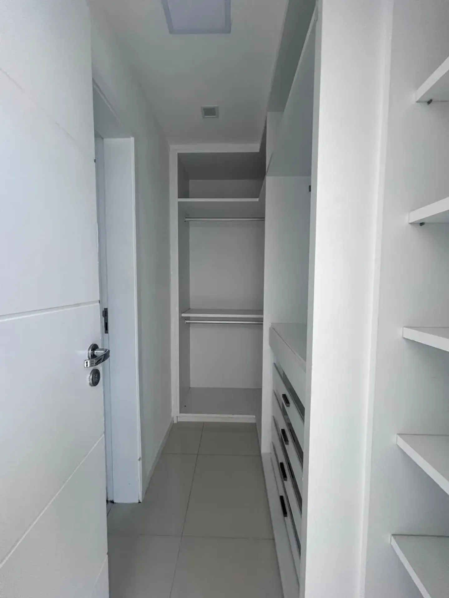5-bedroom house with a walk-in closet in Rio de Janeiro — photo 12