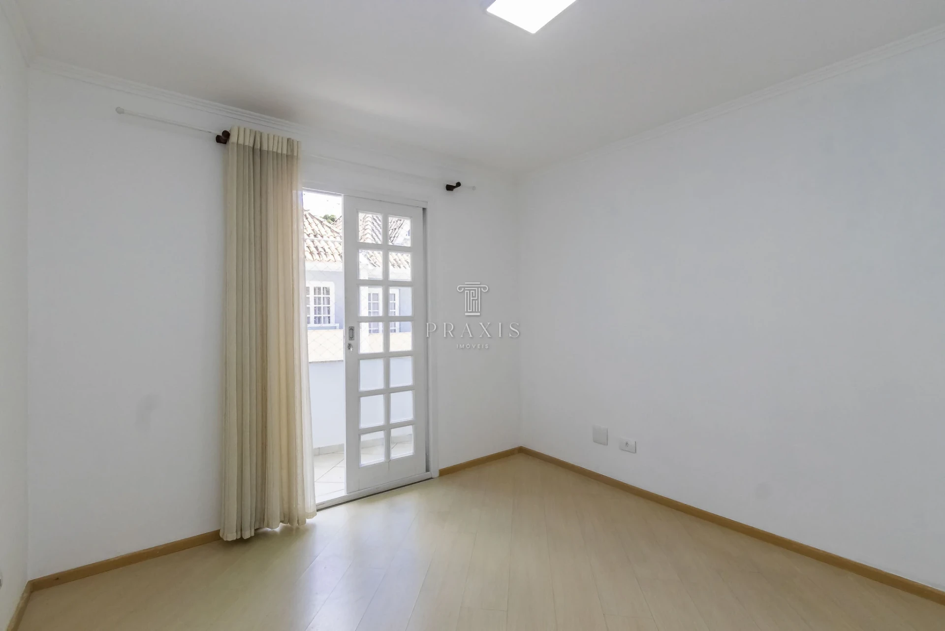 3-bedroom house with a bathtub — photo 29