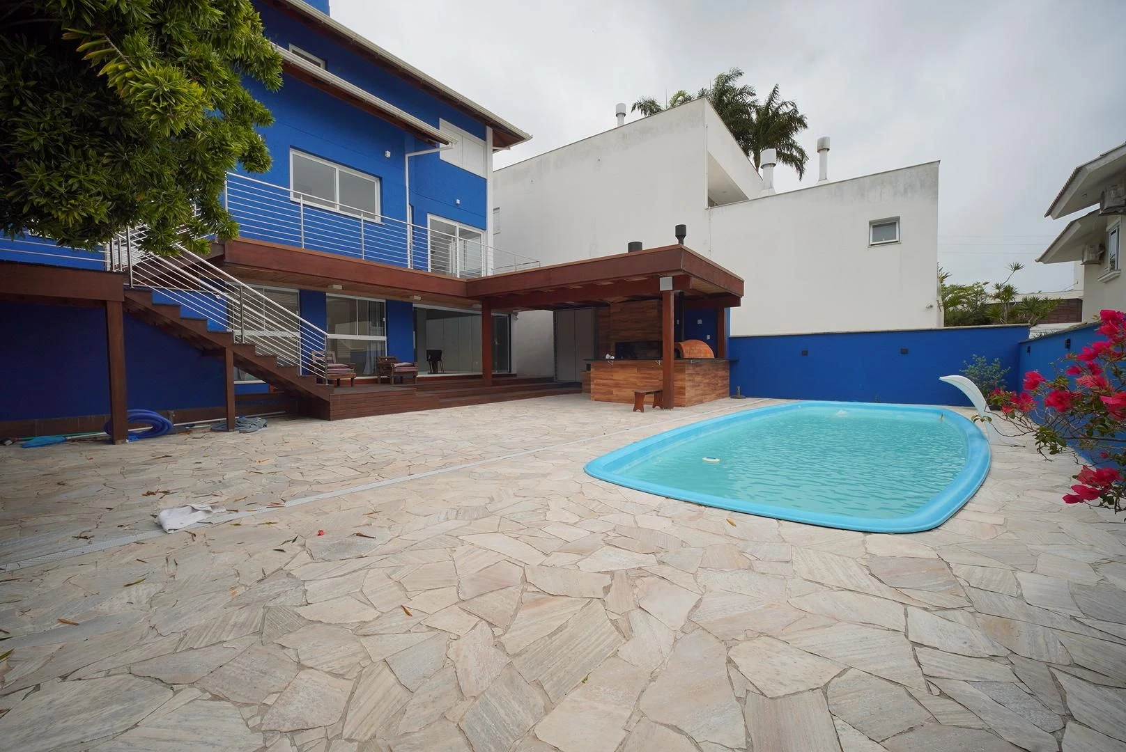 4-bedroom house with a mountain view in Florianópolis — photo 32