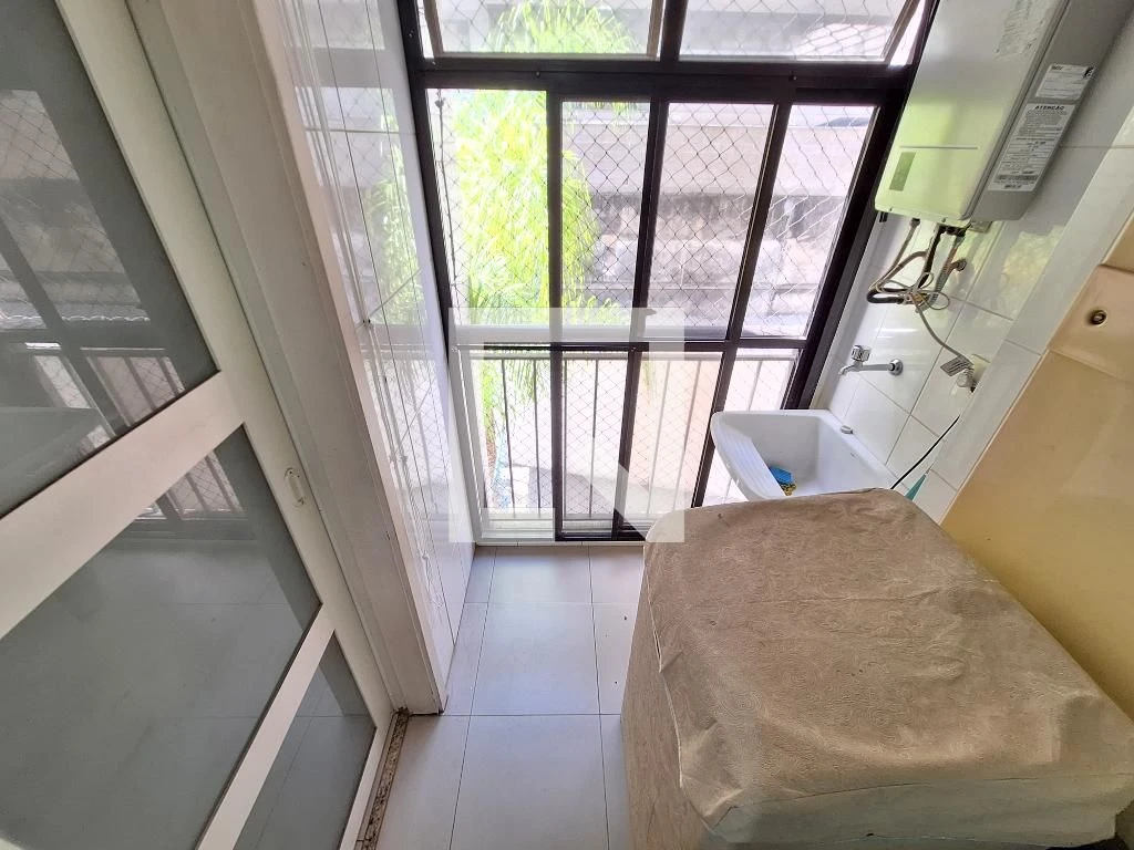 Furnished 3-bedroom apartment with 3 bathrooms — photo 23