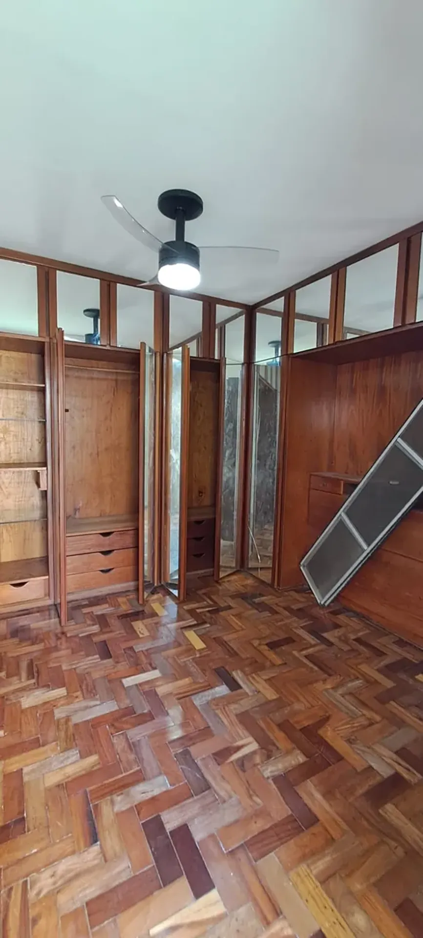Wood or laminate floors in a 2-bedroom apartment, 88 m² — photo 3