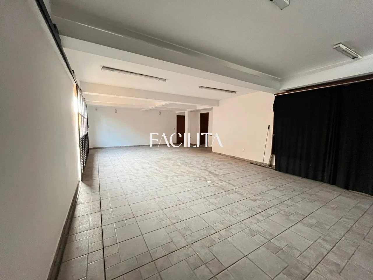 Furnished 456 m² house with 3 en-suite bedrooms and pool — photo 76