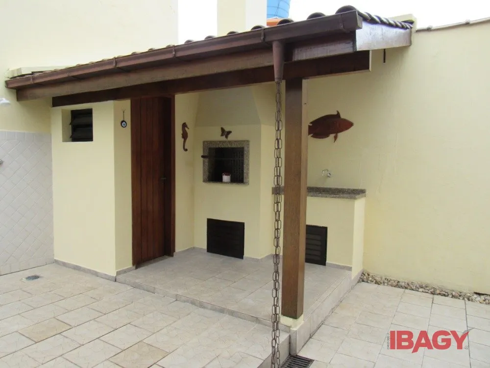 2-bedroom house with a grill on the balcony — photo 26