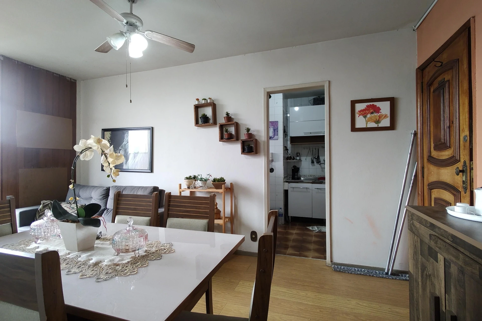 Furnished 2-bedroom apartment with a balcony — photo 2