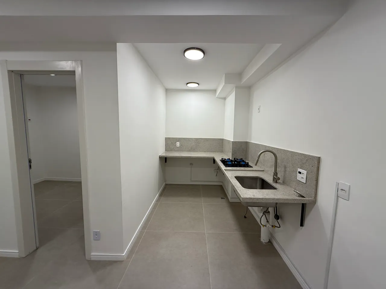 Apartment with 2 bedrooms, balcony and gas stove — photo 2