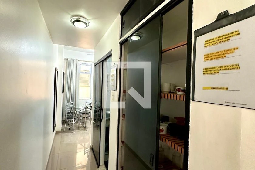 1-bedroom apartment with a closed kitchen and gas stove — photo 8