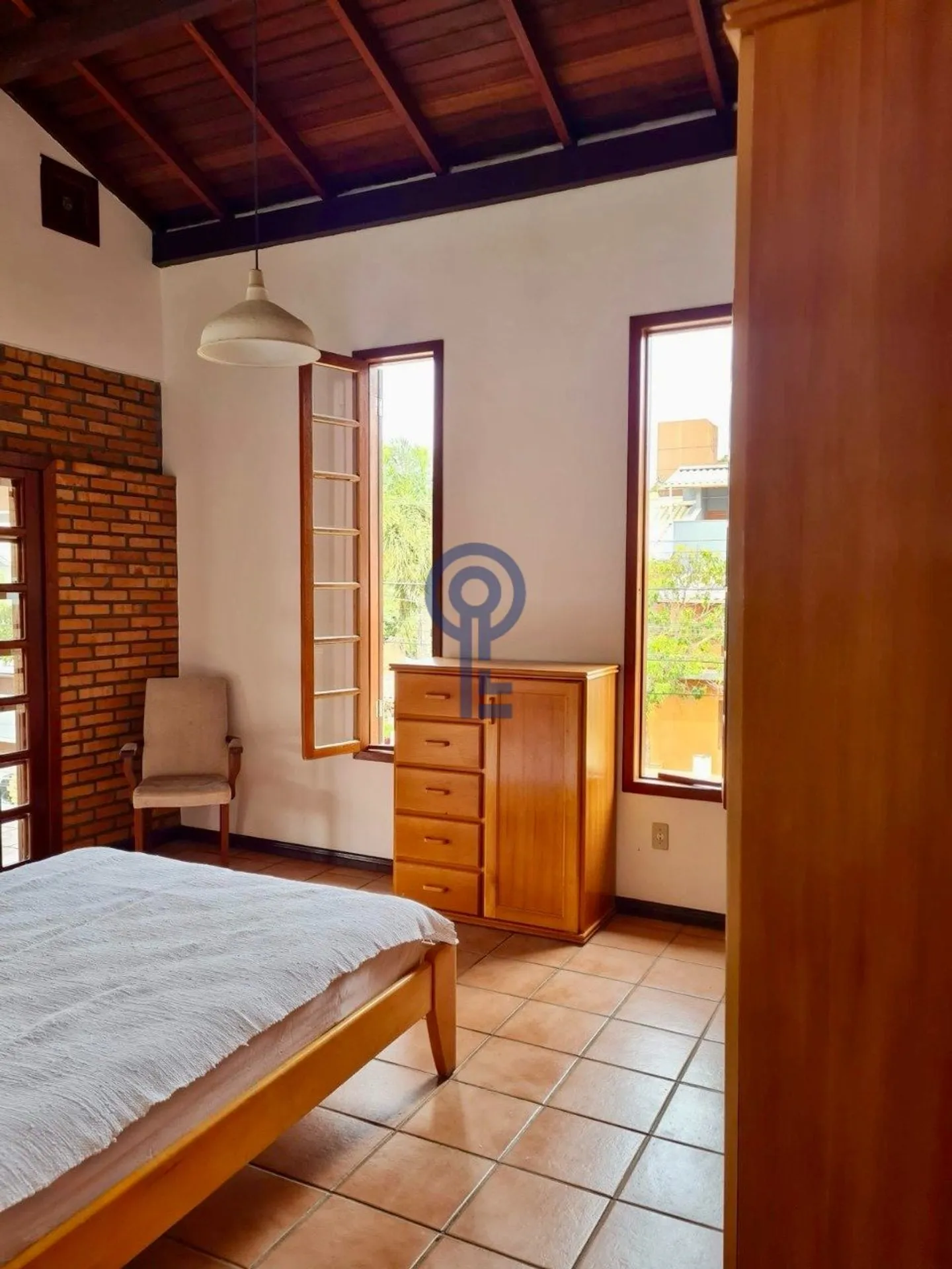 House with 2 bedrooms, both en-suite, plus private garden — photo 36