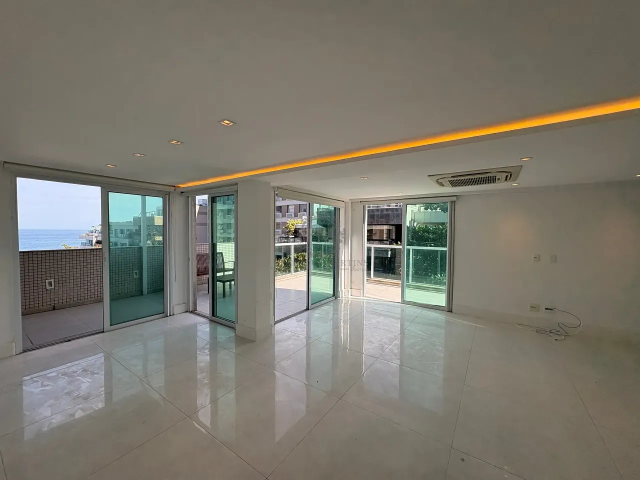 Triplex penthouse with 3 bedrooms and water view — photo 10