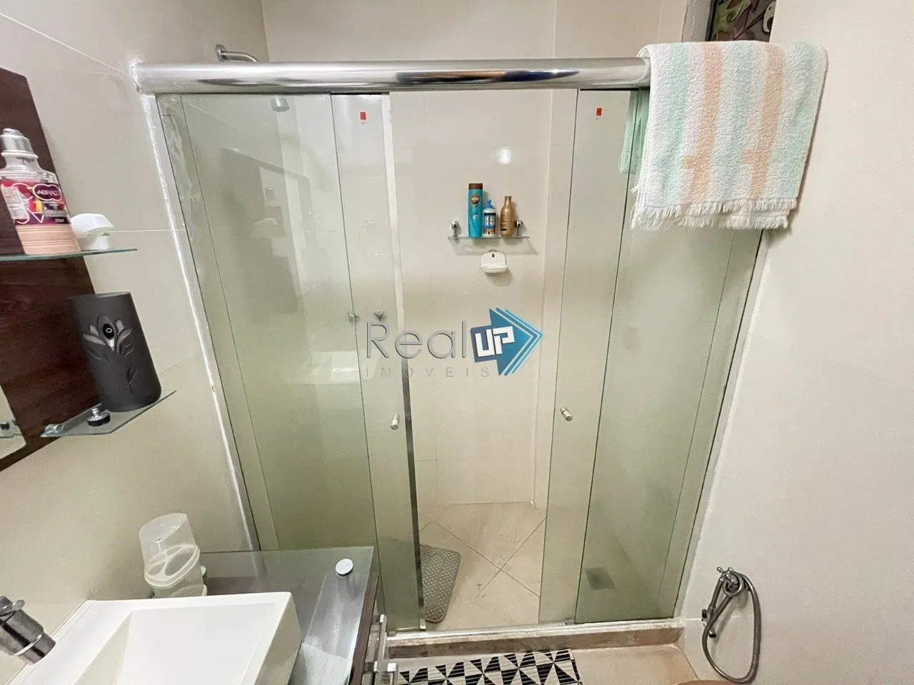 Furnished 1-bedroom apartment with compact kitchenette — photo 5