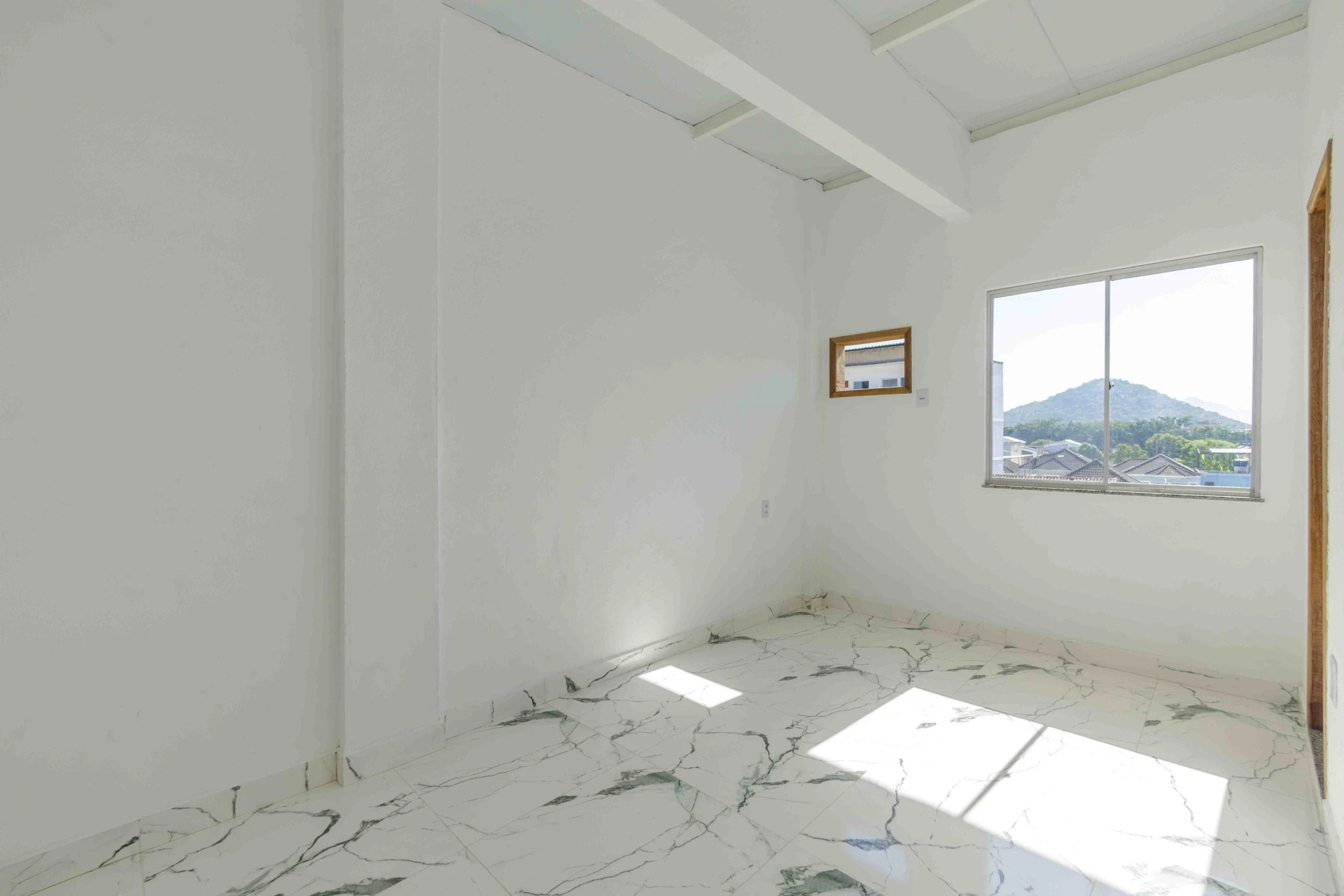 Monoambiente, 40 m², con ventanales de piso a techo — photo 13