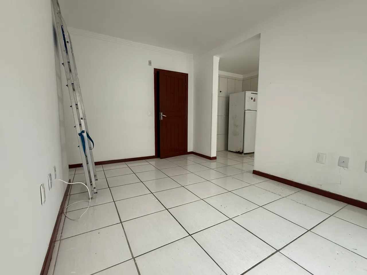 Unfurnished 2-bedroom apartment with 1 parking space