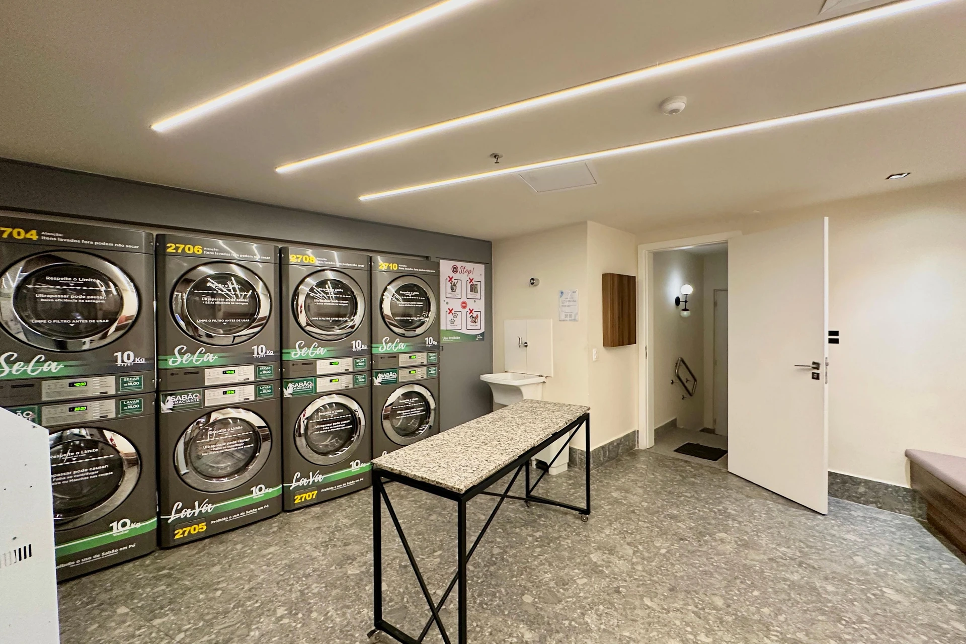 Furnished 1-bedroom apartment with a balcony grill — photo 9