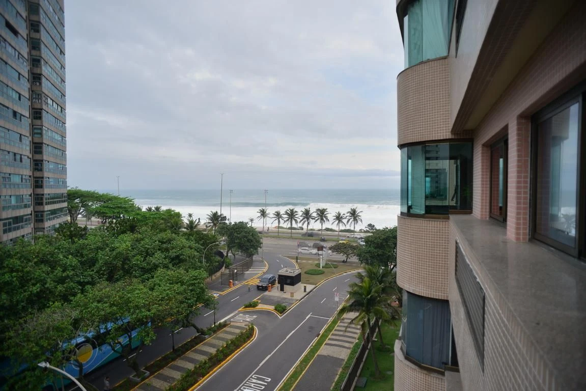 Furnished apartment, 66 m², with floor-to-ceiling windows — photo 40