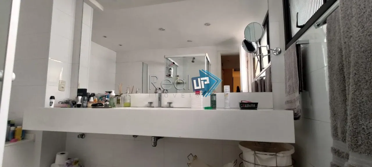 Unfurnished apartment with 3 bedrooms and a glazed balcony — photo 20