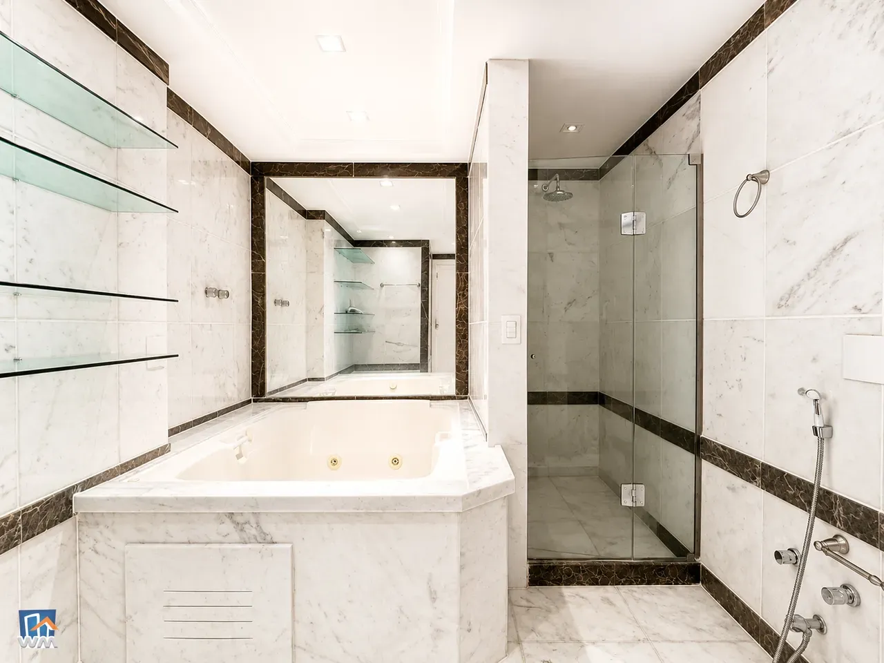 Apartamento de 4 quartos com 315 m² e varanda envidraçada — photo 26