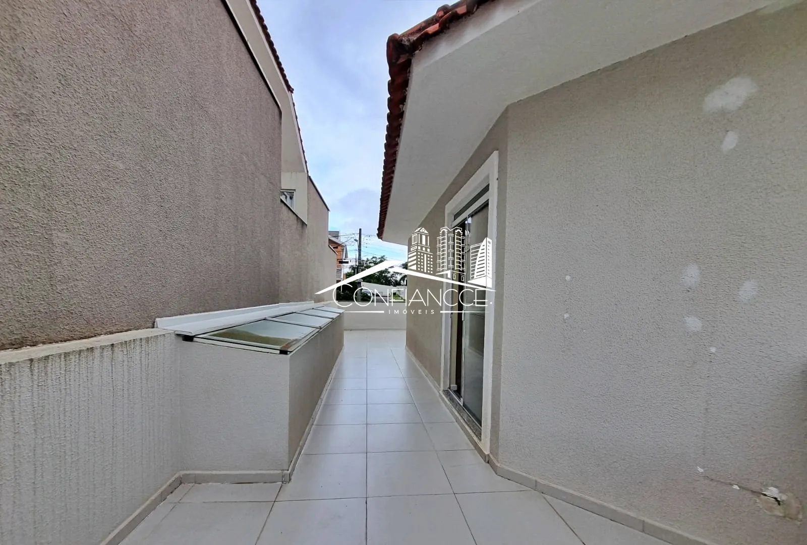 Bathtub in a 3-bedroom house, 350 m² — photo 23