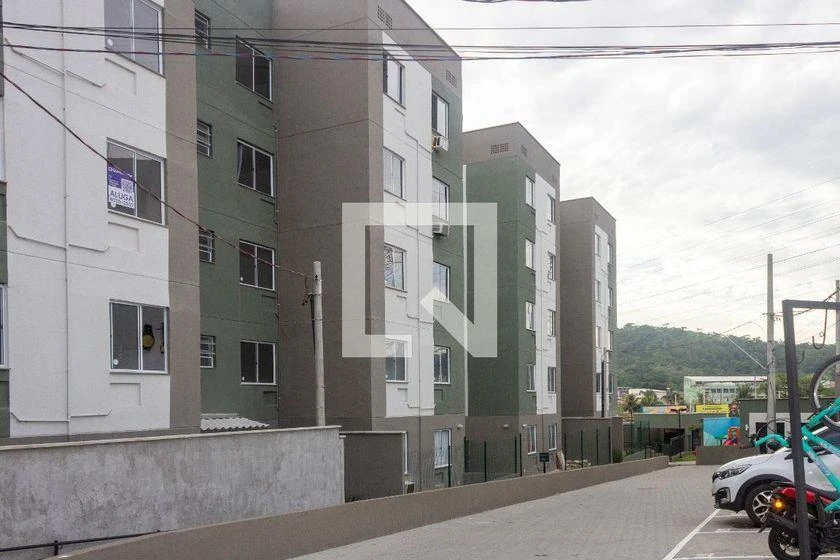 Apartamento de 2 quartos com piso de madeira ou laminado — photo 11