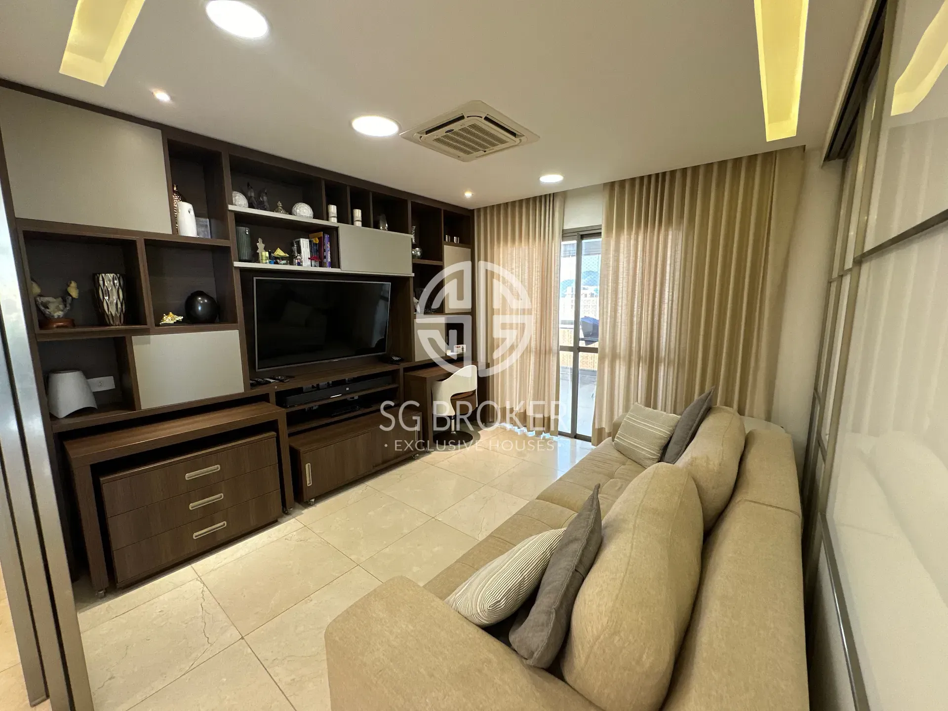 Furnished apartment with open-plan kitchen and 4 bedrooms — photo 14