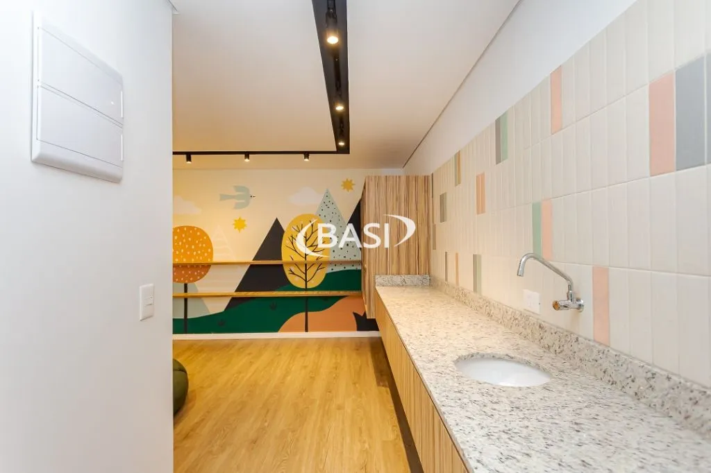 Glass-enclosed balcony in a 3-bedroom apartment, 80 m² — photo 78